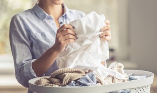 衣服曬干后有臭味可以穿嗎衣服洗完晾干后有臭味能穿嗎