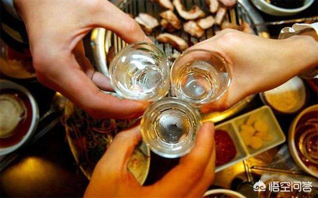 農村老人說：“桌上不擺三盤菜，六人不坐烏龜席”，為啥不擺三盤菜？烏龜席是啥？