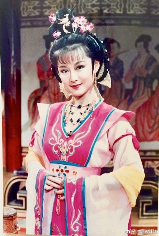 潘迎紫沒有修飾的近照圖(潘迎紫年輕美照)