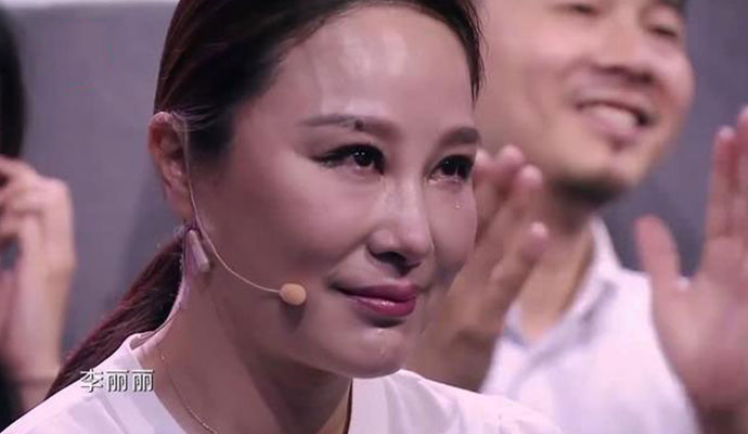 賈冰的初戀是李麗麗嗎 賈冰生活中的老婆照片