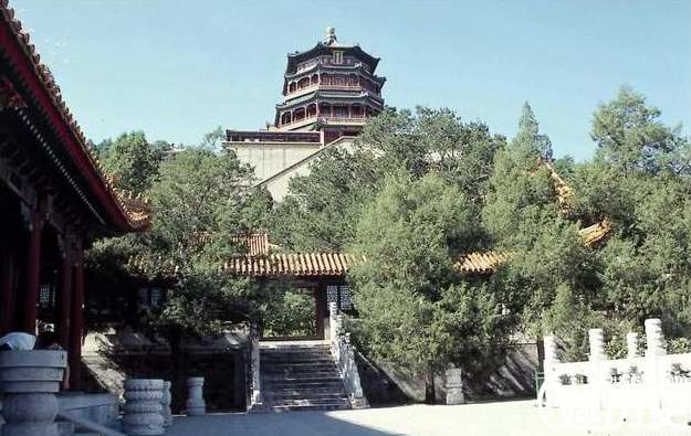 揭秘，頤和園萬壽山佛香閣下是誰的墓你知道嗎？