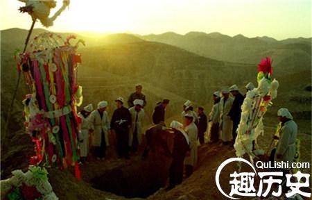 古人下葬前為啥嘴里都要含東西？目的是什么