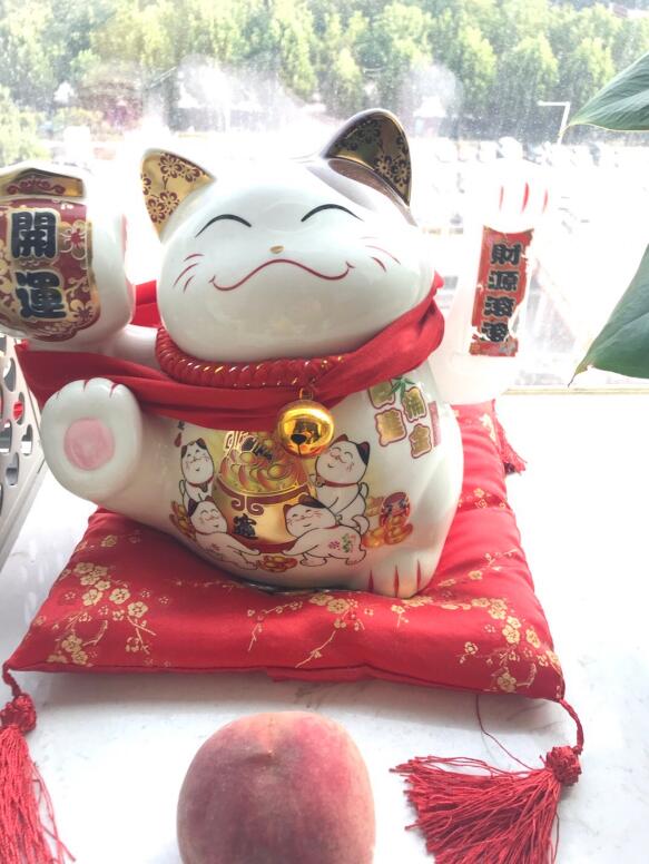 招財貓為什么是左手招 招財貓擺放在家里哪里最好