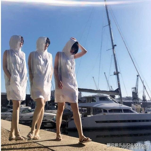  許晴穿無袖帽衫一頭靚麗短發 依舊風情萬種