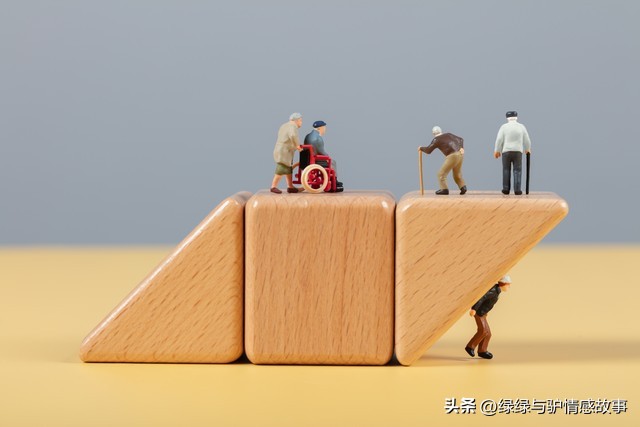 母親將大部分財產給兒子，患重病后女兒拒盡贍養義務是否合理，為什么？