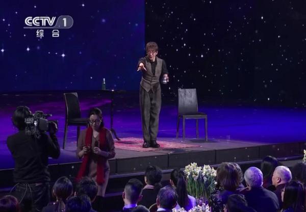 春晚劉謙在表演魔術