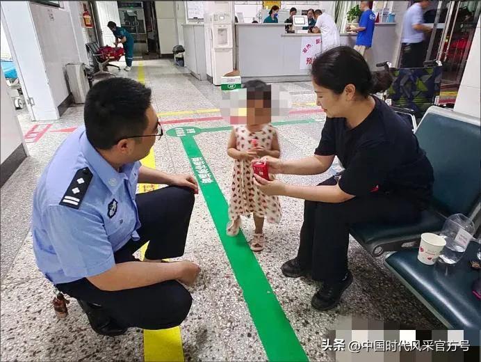 四川2歲女孩親人受傷！無人照顧交警叫來妻子充當（臨時爸媽）！