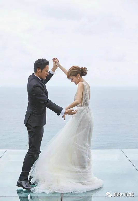 48歲鄭嘉穎和女友陳凱琳今日大婚，婚紗照浪漫甜蜜父女戀修成正果