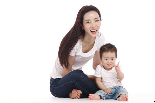 李思思和韓紅什么關系？李思思生了2個兒子