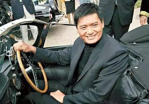當年扇周潤發巴掌的人是誰？周潤發洗車的故