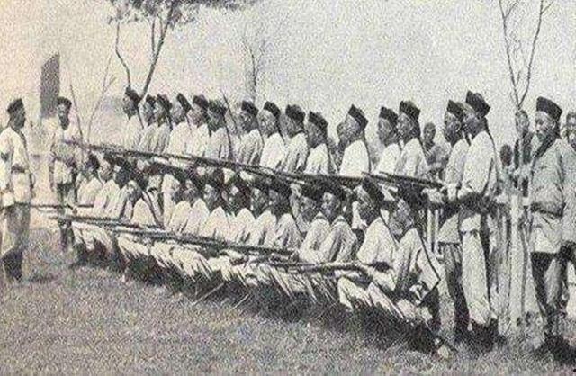 為什么清朝很落后無兵可用,軍閥時期突然就有了可用的部隊及軍火? 為什么清朝很落后無兵可用,軍閥時期突然就有了可用的部隊及軍火?