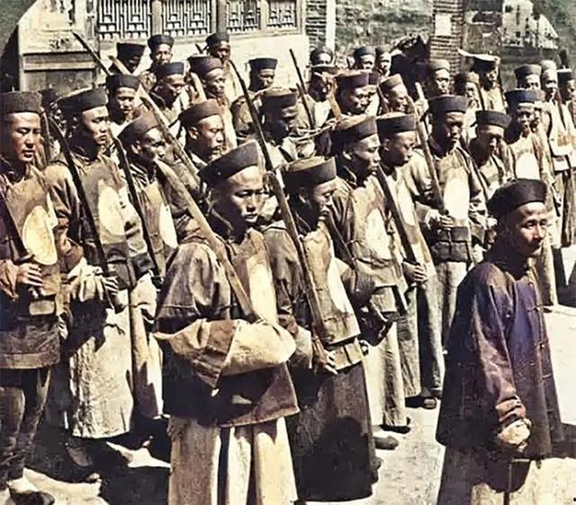 為什么清朝很落后無兵可用,軍閥時期突然就有了可用的部隊及軍火? 為什么清朝很落后無兵可用,軍閥時期突然就有了可用的部隊及軍火?