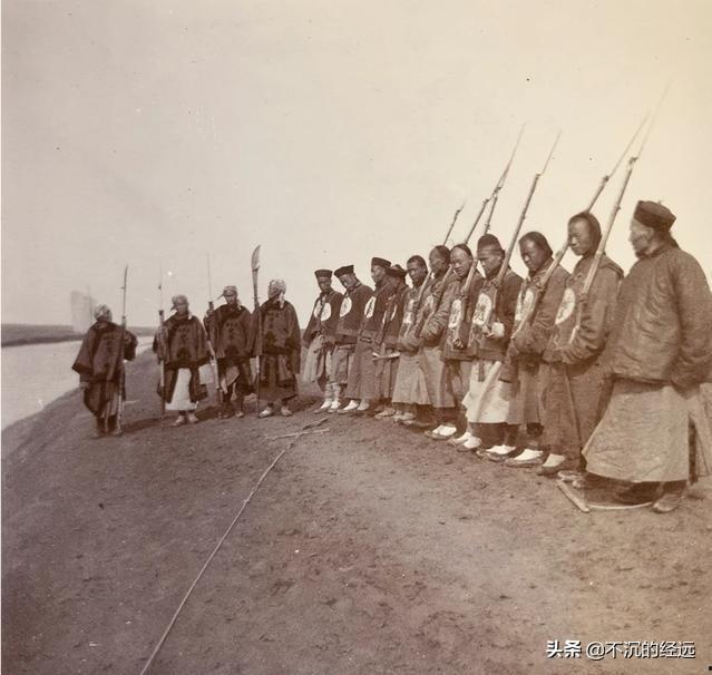 為什么清朝很落后無兵可用,軍閥時期突然就有了可用的部隊及軍火? 為什么清朝很落后無兵可用,軍閥時期突然就有了可用的部隊及軍火?