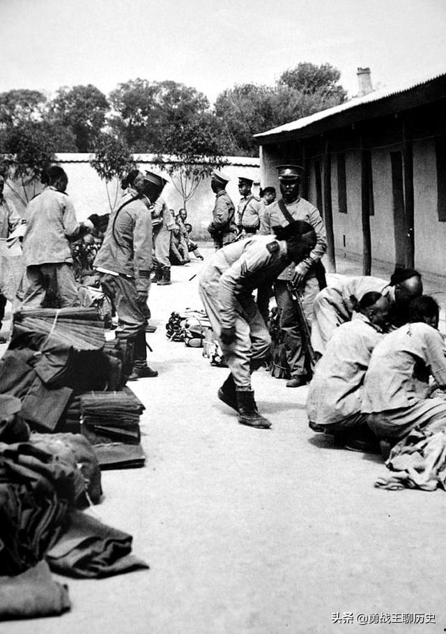 為什么清朝很落后無兵可用,軍閥時期突然就有了可用的部隊及軍火? 為什么清朝很落后無兵可用,軍閥時期突然就有了可用的部隊及軍火?