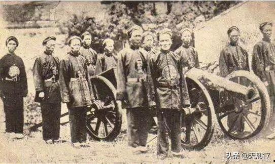 為什么清朝很落后無兵可用,軍閥時期突然就有了可用的部隊及軍火? 為什么清朝很落后無兵可用,軍閥時期突然就有了可用的部隊及軍火?